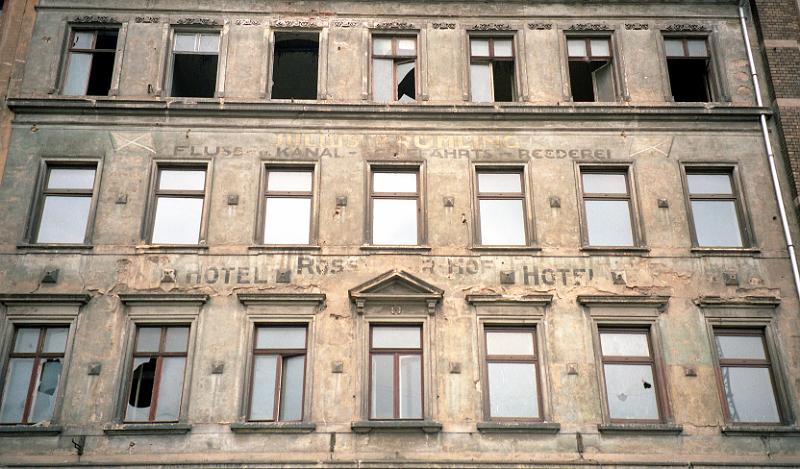 Dresden-Friedrichstadt, Roßthaler Str. 1, 27.6.1995 (1).jpg - Julius Krümmling, Fluss- u. Kanal-Schiffahrts-Reederei / Hotel Rossthaler Hof Hotel